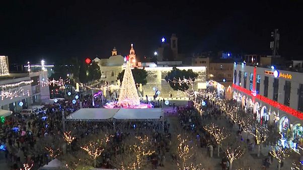 فيديو: من أستراليا إلى بيت لحم.. كيف يحتفل العالم بعيد الميلاد فيديو: من أستراليا إلى بيت لحم.. كيف يحتفل العالم بعيد الميلاد