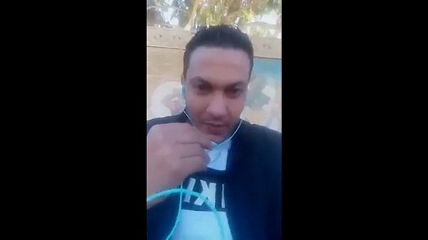 Tunisia: scontri a funerale di giornalista che si era immolato Tunisia: scontri a funerale di giornalista che si era immolato