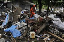 Endonezya'yı vuran tsunamide ölü sayısı 400'ü geçti 