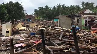 L'indonesia devastata dallo tsunami, villaggio raso al suolo 