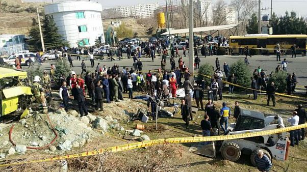 جزئیات حادثه واژگونی اتوبوس دانشجویان علوم و تحقیقات جزئیات حادثه واژگونی اتوبوس دانشجویان علوم و تحقیقات