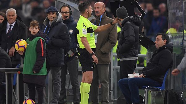 Süper Lig'e VAR damgası: Hakemler 98 kez karar değiştirdi Süper Lig'e VAR damgası: Hakemler 98 kez karar değiştirdi