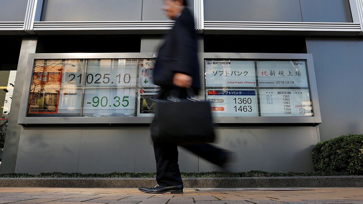Bolsa de Tóquio fecha em terreno positivo 