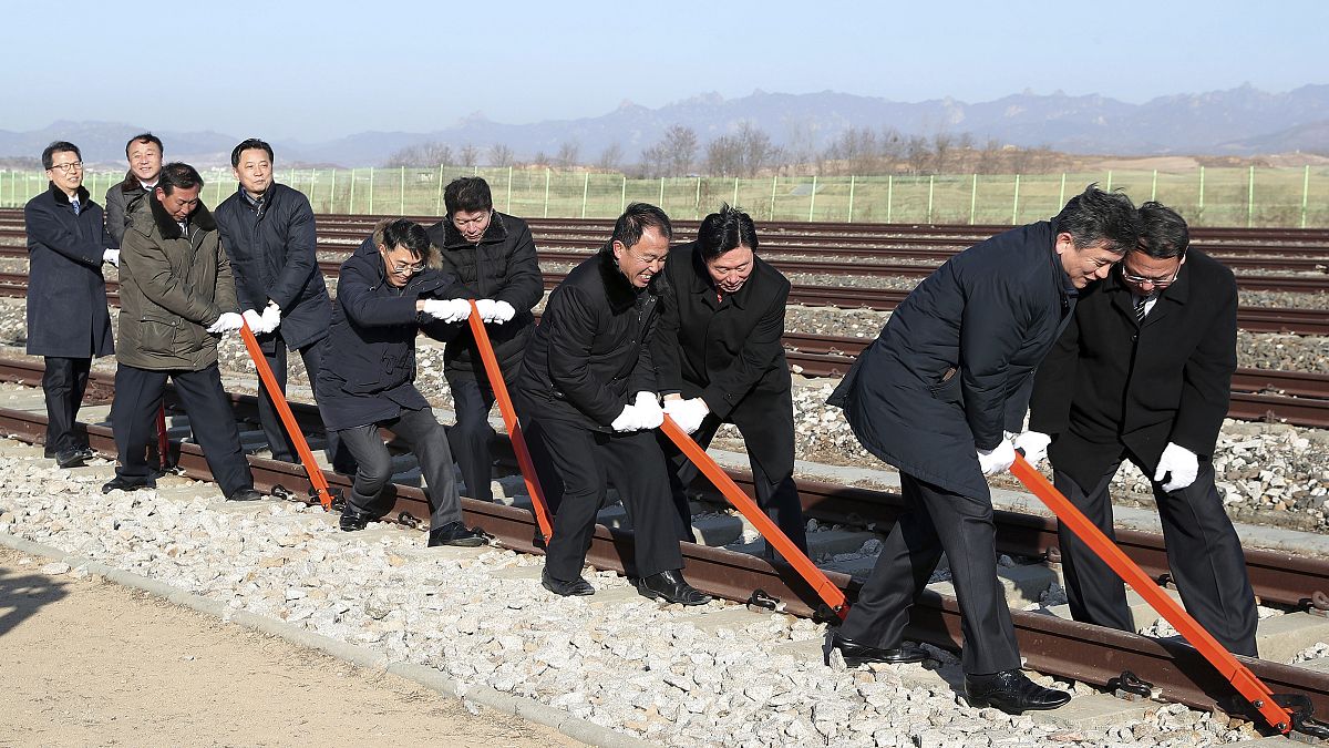 Coreias celebram religação ferroviária e rodoviária