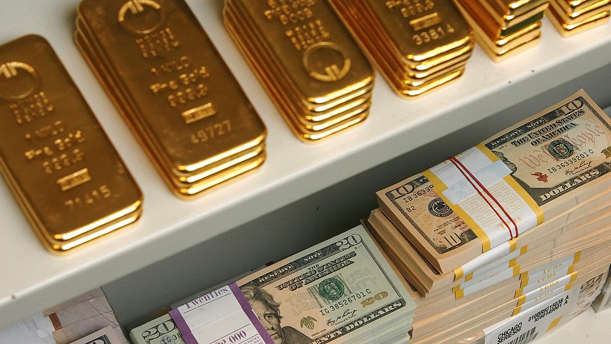 الذهب يصل لأعلى مستوى في 6 أشهر بفعل تراجع الشهية للمخاطرة
