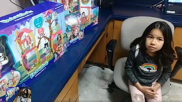 Мексиканка получила подарки, запустив воздушный шарик через границу с США Мексиканка получила подарки, запустив воздушный шарик через границу с США