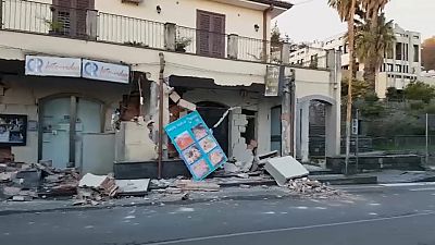 Etna Yanardağı'nın patlamasının ardından meydana gelen depremde 10 kişi yaralandı