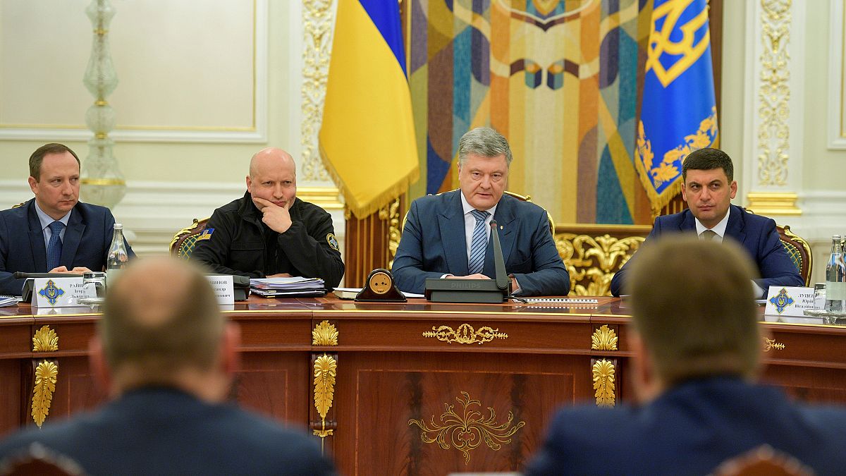 Ουκρανία: Την άρση του στρατιωτικού νόμου ανακοίνωσε ο Πέτρο Ποροσένκο