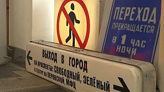 El metro de Moscú vende sus señales antiguas... y arrasa