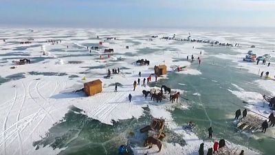 China se prepara para el 17º Festival Turístico de Pesca sobre Hielo en el lago Chagan