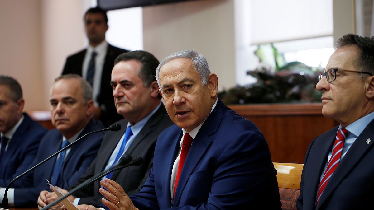 İsrail parlamentosu erken seçim için kendini feshetti 