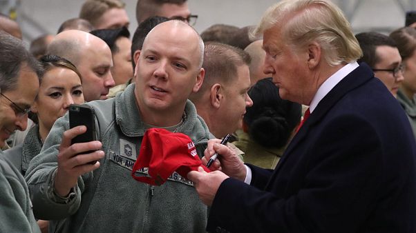 Trump váratlanul egy németországi légibázisra is beugrott Trump váratlanul egy németországi légibázisra is beugrott
