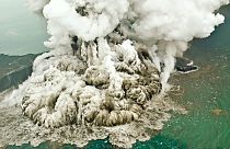 بركان كراكاتو: السلطات الإندونيسية ترفع درجة الإنذار وتلغي رحلات جوية