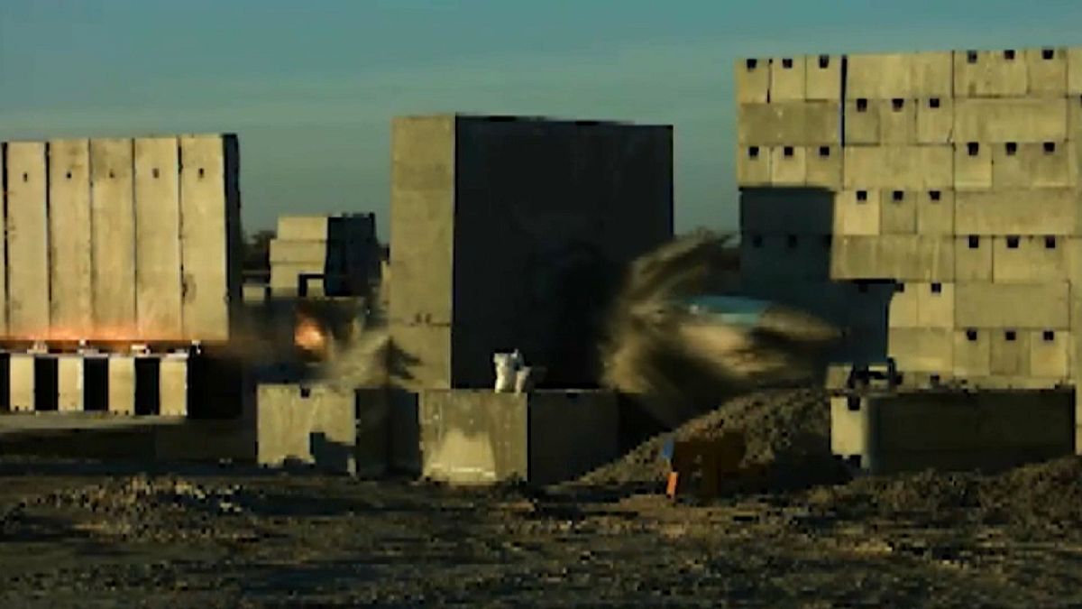 Video | Konya'da test edildi: Bir tonluk bomba ses hızını aşıp betonu deldi