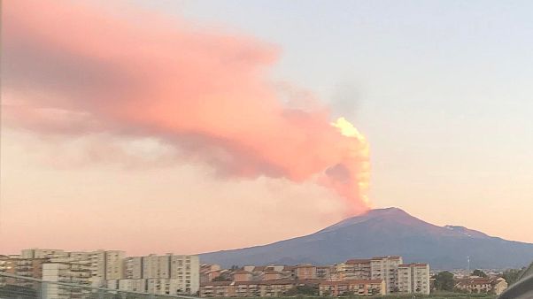 Nem nyugszik az Etna Nem nyugszik az Etna