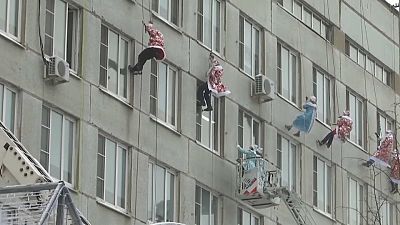 Moskova’da hastanede tedavi gören çocuklara Noel Baba sürprizi