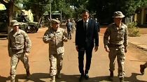 Sánchez pasa revista a las tropas en Mali y anuncia ayudas para el retorno voluntario