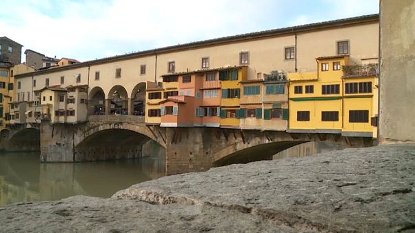 Firenze, furgone danneggia colonna del Corridoio Vasariano Firenze, furgone danneggia colonna del Corridoio Vasariano