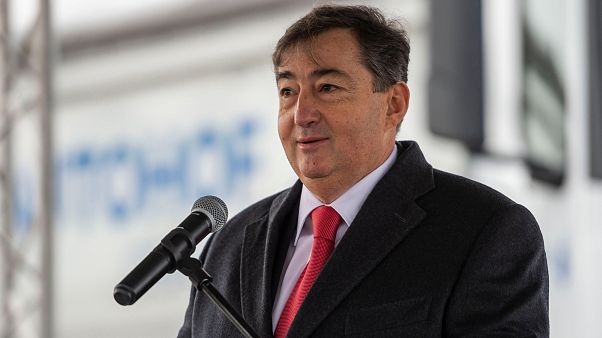 Mészáros Lőrinc beszédet mond egy kamionos pihenőhely átadásán Mészáros Lőrinc beszédet mond egy kamionos pihenőhely átadásán