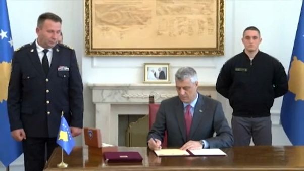 Κόσοβο: Υπεγράφη ο νόμος για τη δημιουργία τακτικού στρατού Κόσοβο: Υπεγράφη ο νόμος για τη δημιουργία τακτικού στρατού