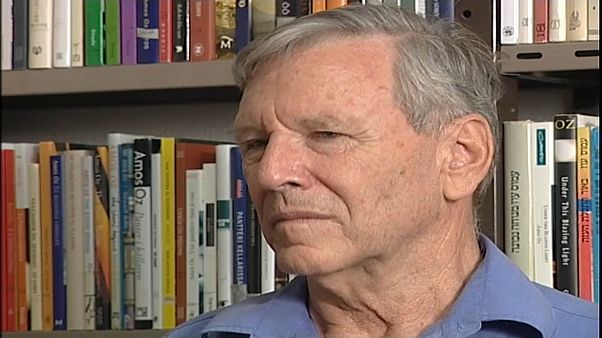 L'écrivain Amos Oz, lors d'un entretien avec Euronews en 2007 L'écrivain Amos Oz, lors d'un entretien avec Euronews en 2007