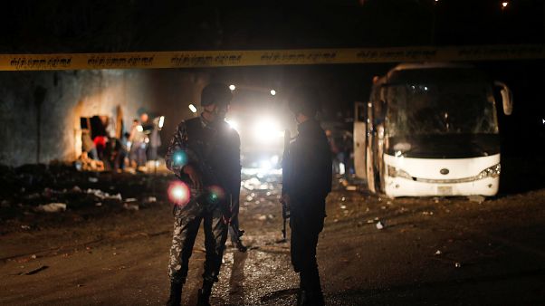 Φονική έκρηξη σε τουριστικό λεωφορείο στην Αίγυπτο Φονική έκρηξη σε τουριστικό λεωφορείο στην Αίγυπτο