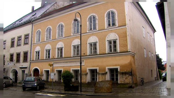 Streit um Hitlers Geburtshaus: Ex-Besitzerin will 1,5 Millionen Streit um Hitlers Geburtshaus: Ex-Besitzerin will 1,5 Millionen