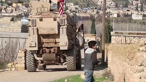 قادة أمريكيون يوصون باحتفاظ المقاتلين الأكراد بالأسلحة بعد الانسحاب من سوريا قادة أمريكيون يوصون باحتفاظ المقاتلين الأكراد بالأسلحة بعد الانسحاب من سوريا