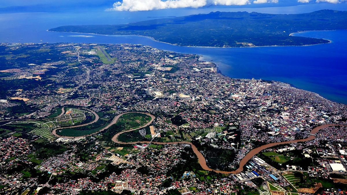 Earthquake in the Philippines triggers tsunami scare