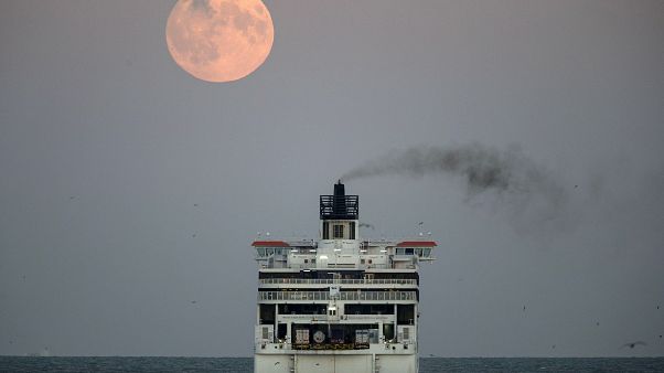 بريطانيا ستنفق أكثر من 130 مليون دولار لتسيير ناقلات حال الانفصال دون اتفاق بريطانيا ستنفق أكثر من 130 مليون دولار لتسيير ناقلات حال الانفصال دون اتفاق