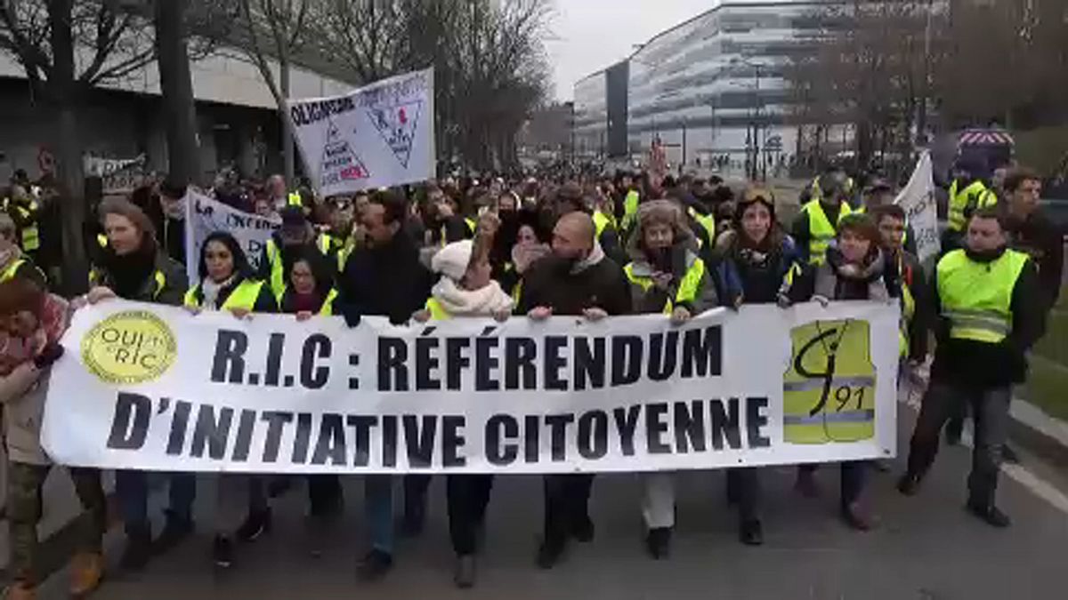 French Yellow vest protests lose strength
