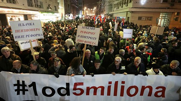 50 mil pessoas exigiram liberdade de imprensa e eleições justas na Sérvia 50 mil pessoas exigiram liberdade de imprensa e eleições justas na Sérvia