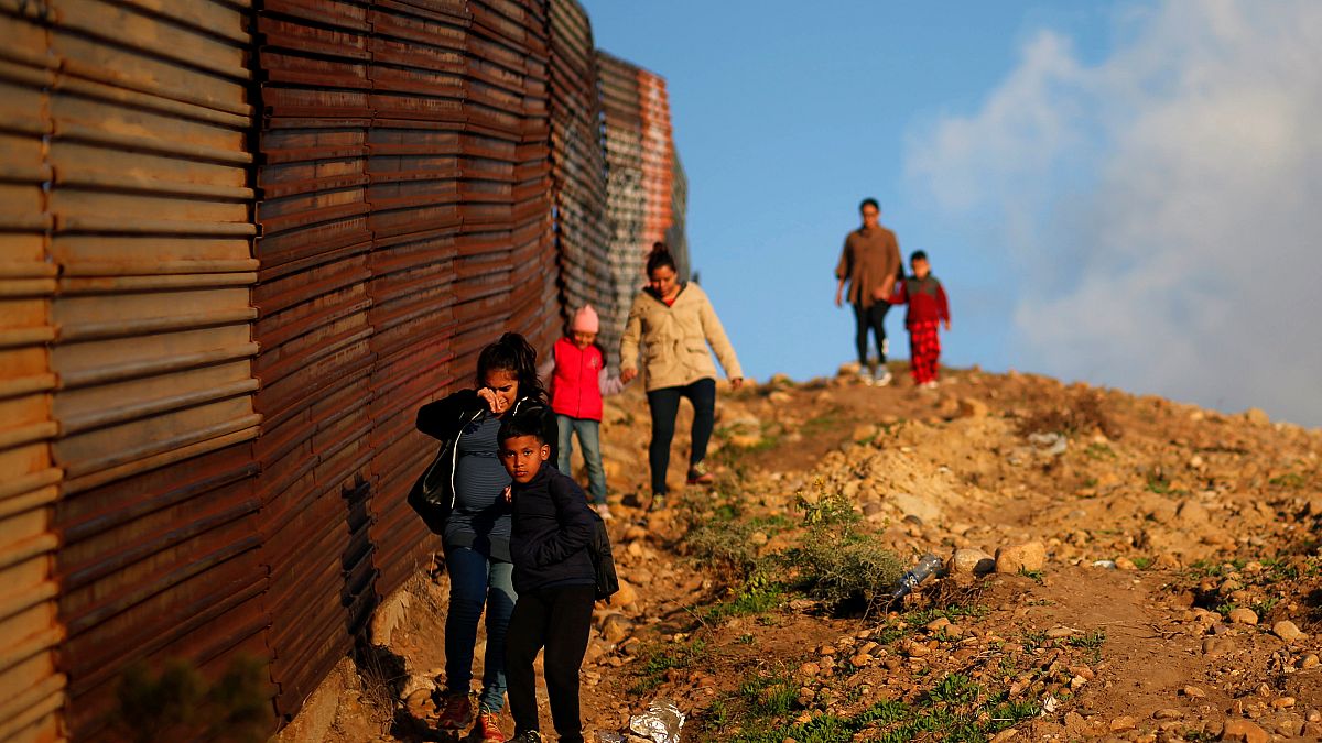 Trump culpa democratas pela morte das crianças na fronteira