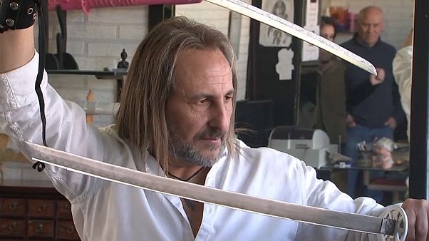 Cabeleireiro samurai volta a ser notícia com nova "técnica Marvel" Cabeleireiro samurai volta a ser notícia com nova "técnica Marvel"