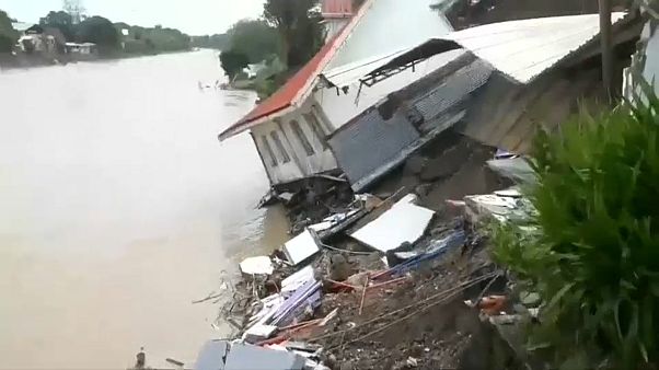 22 قتيلاً ضحية إعصار مداري في الفلبين 22 قتيلاً ضحية إعصار مداري في الفلبين