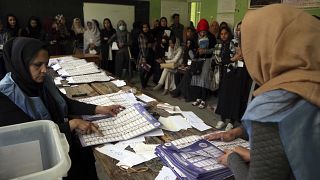 Afganistan Seçim Komisyonu görevlileri