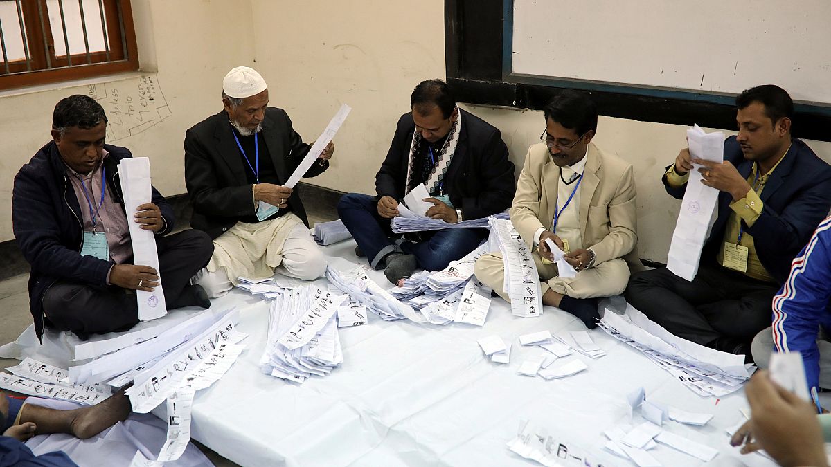 Bangladeş'te seçimlerin ardından oy sayımı sürüyor