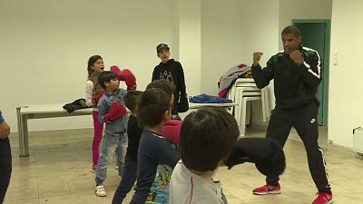 Jorge Pina ensina boxe no Bairro Afredo Bensaúde, em Lisboa