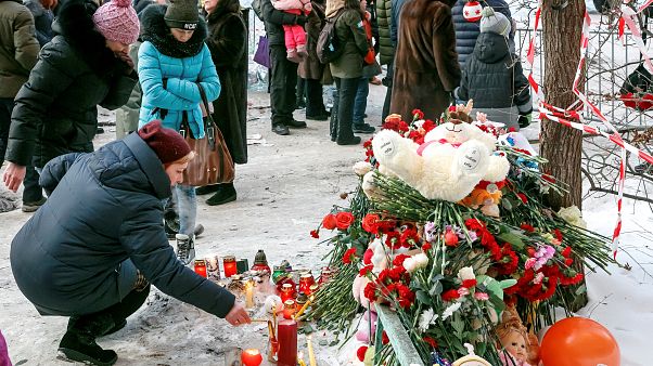 Eltemették a magnyitogorszki házomlás néhány áldozatát Eltemették a magnyitogorszki házomlás néhány áldozatát