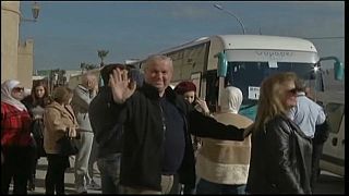 سياح سوريون يصلون تونس من دمشق في أول رحلة جوية منذ سنوات