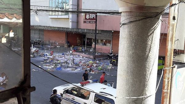 Filipinler'de alışveriş merkezinde patlama Filipinler'de alışveriş merkezinde patlama