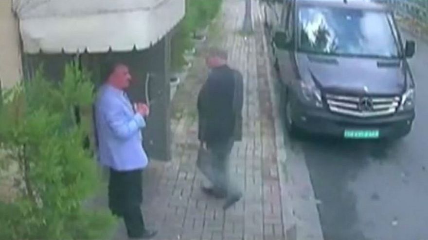 Khashoggi Turkish Tv Shows Images Of Man Carrying Bag On Day Khashoggi Turkish Tv Shows Images Of Man Carrying Bag On Day Journalist Went To Saudi