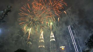 شاهد: ماليزيا تستقبل العام الجديد بالألعاب النارية