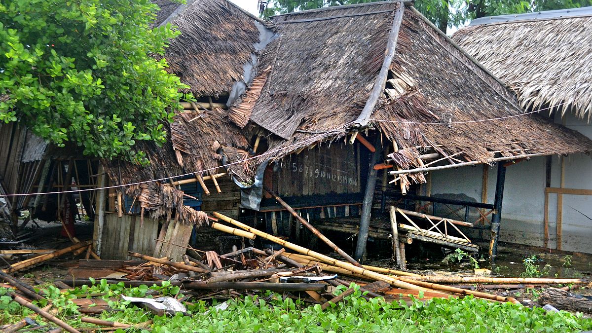 انهيارات أرضية تودي بحياة 9 أشخاص في إندونيسيا 