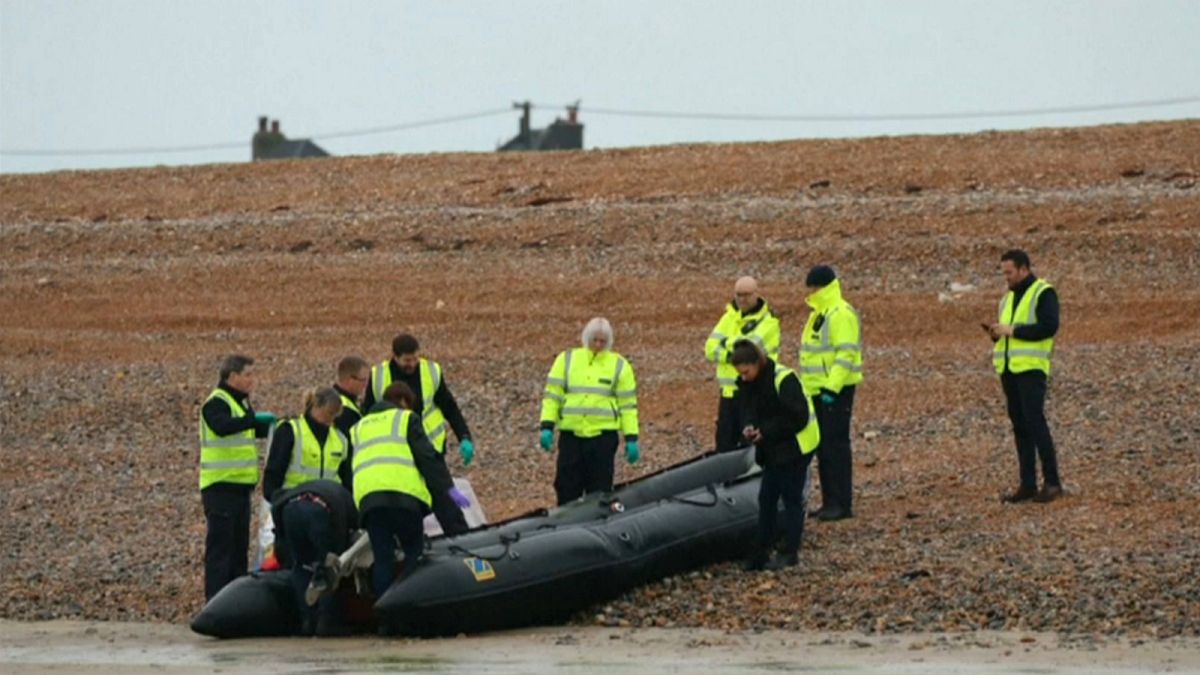 بريطانيا تنشر زورقي دورية لمواجهة المهاجرين العابرين لقناة المانش