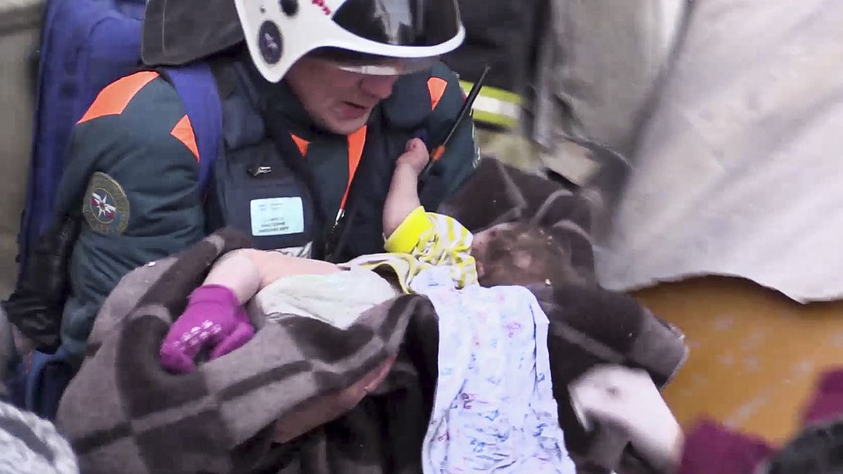روسیه؛ نجات کودک ۱۰ ماهه از زیر آوار پس از ۳۵ ساعت