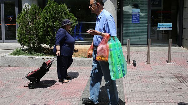 Στα €0,09 αυξάνεται η πλαστική σακούλα Στα €0,09 αυξάνεται η πλαστική σακούλα