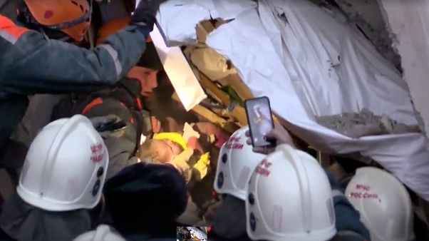 Video | Rusya: Ağlama sesiyle enkazdan 35 saat sonra çıkan mucize Video | Rusya: Ağlama sesiyle enkazdan 35 saat sonra çıkan mucize