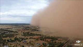 Avustralya: Yılın son günü  devasa kum fırtınası