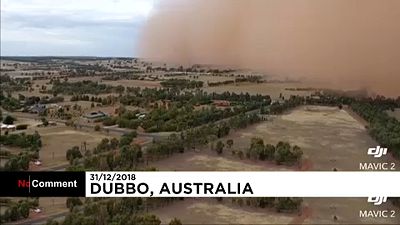 Watch : Spectacular dust storm arrives in Australia on New Years Eve